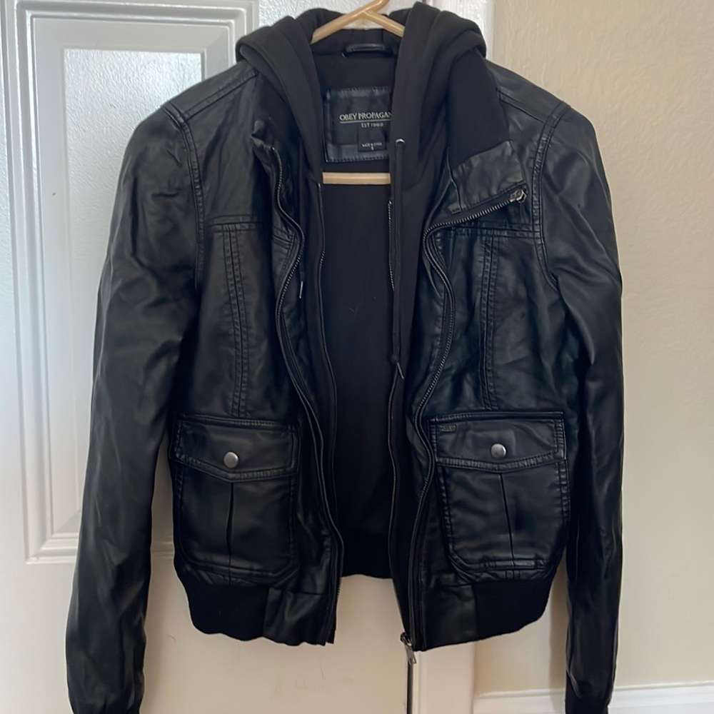 Woman’s Obey Leather Jacket Sweatshirt was to small for me